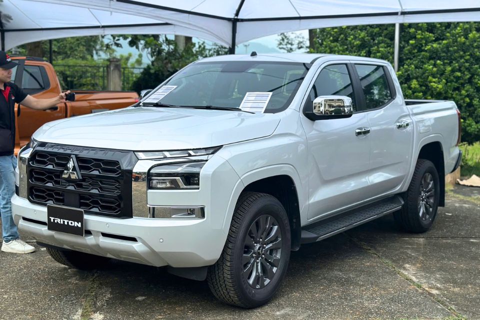 mitsubishi triton 2wd at premium Mitsubishi Triton